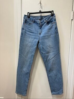 American Eagle Outfitters High-Rise Light Wash Blue MOM Jeans STRETCH 8R